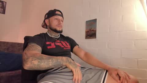 Snapshot of _emilio_escobar chatting on October 2025 09:28:02 AM Emilio online show from October 2025 09:28:02 AM