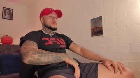 Snapshot of _emilio_escobar chatting on October 2025 09:43:02 AM Emilio online show from October 2025 09:43:02 AM