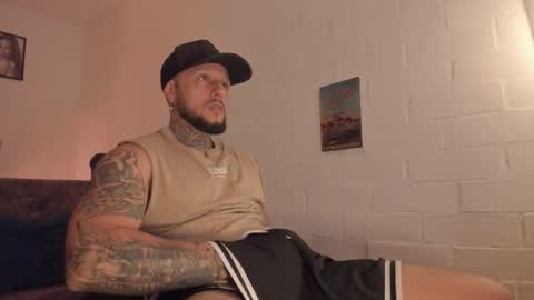 Snapshot of _emilio_escobar chatting on October 2025 09:32:01 AM Emilio online show from October 2025 09:32:01 AM