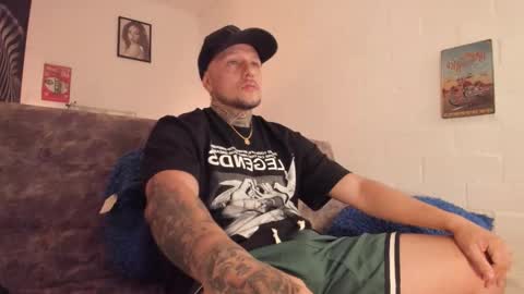 Snapshot of _emilio_escobar chatting on November 2025 09:42:02 AM Emilio online show from November 2025 09:42:02 AM