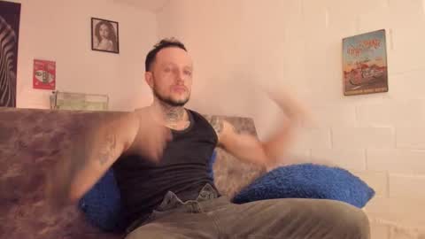 Snapshot of _emilio_escobar chatting on November 2025 09:31:01 AM Emilio online show from November 2025 09:31:01 AM