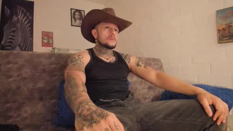 Snapshot of _emilio_escobar chatting on November 2025 09:19:02 AM Emilio online show from November 2025 09:19:02 AM