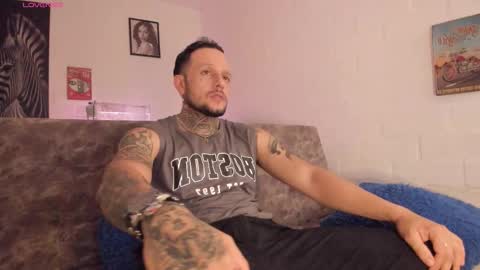 Snapshot of _emilio_escobar chatting on November 2025 03:39:01 AM Emilio online show from November 2025 03:39:01 AM