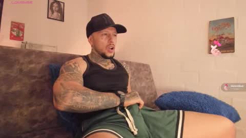 Snapshot of _emilio_escobar chatting on November 2025 10:19:01 AM Emilio online show from November 2025 10:19:01 AM