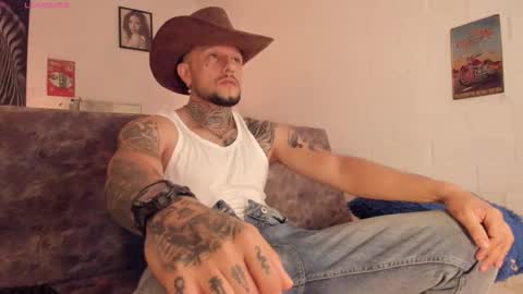 Snapshot of _emilio_escobar chatting on December 2025 10:31:01 AM Emilio online show from December 2025 10:31:01 AM