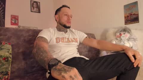 Snapshot of _emilio_escobar chatting on December 2025 10:20:02 AM Emilio online show from December 2025 10:20:02 AM