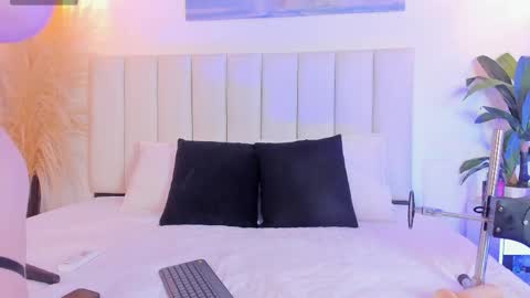 Emily Queen online show from June 2026 05:54:02 AM