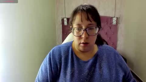 Snapshot of _emily_rosee_ chatting on October 2025 12:12:02 PM Emily online show from October 2025 12:12:02 PM