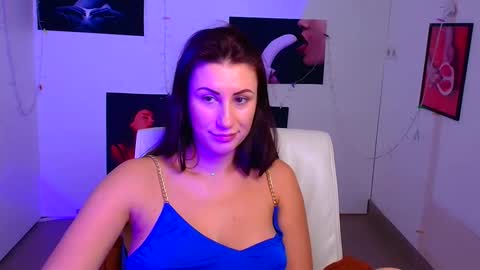 Snapshot of _emma_lay chatting on December 2024 04:27:01 PM Emma online show from December 2024 04:27:01 PM