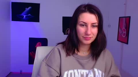 Snapshot of _emma_lay chatting on January 2025 10:10:01 AM Emma online show from January 2025 10:10:01 AM