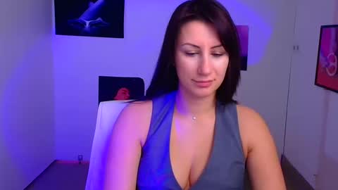 Snapshot of _emma_lay chatting on February 2025 04:10:01 PM Emma online show from February 2025 04:10:01 PM