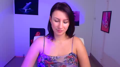 Snapshot of _emma_lay chatting on February 2025 10:00:01 AM Emma online show from February 2025 10:00:01 AM