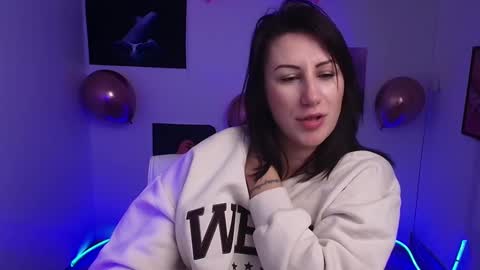 Snapshot of _emma_lay chatting on February 2025 04:22:02 PM Emma online show from February 2025 04:22:02 PM