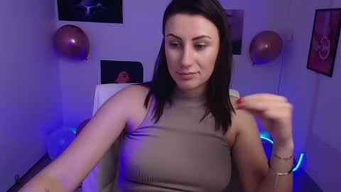 Snapshot of _emma_lay chatting on February 2025 04:11:02 PM Emma online show from February 2025 04:11:02 PM