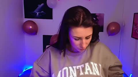 Snapshot of _emma_lay chatting on February 2025 06:50:02 AM Emma online show from February 2025 06:50:02 AM