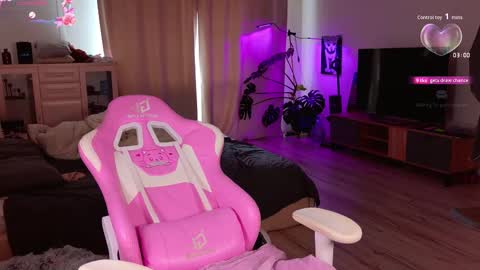 Mia  online show from September 2025 05:29:01 AM