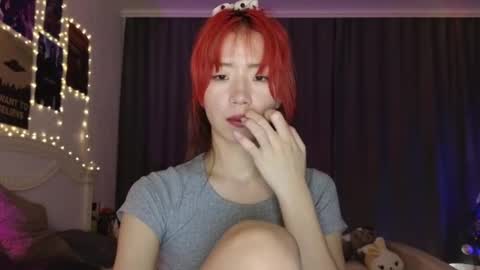 EveEva online show from December 2024 04:15:02 AM