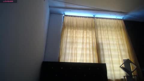  Exa help me position myself with your thumb up thanks  online show from December 2025 03:41:02 PM