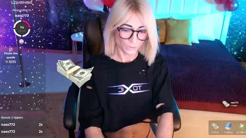 Snapshot of _f_r_a_u_ chatting on February 2025 01:05:01 AM F R A U online show from February 2025 01:05:01 AM