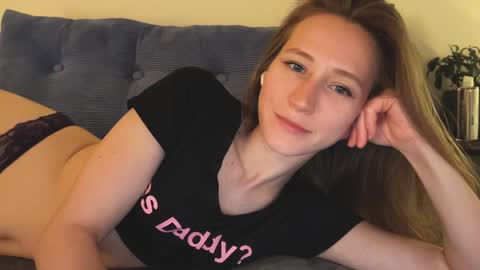 Snapshot of _feli_ chatting on February 2025 01:53:02 AM all my social     online show from February 2025 01:53:02 AM