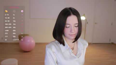 Snapshot of _female_essence_ chatting on October 2025 04:37:01 PM Essie online show from October 2025 04:37:01 PM