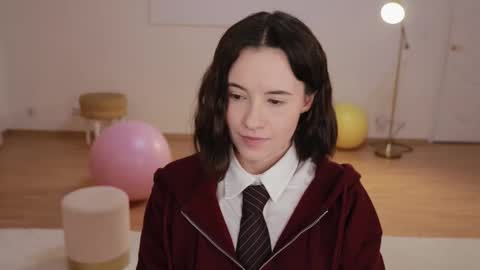 Snapshot of _female_essence_ chatting on October 2025 01:44:01 PM Essie online show from October 2025 01:44:01 PM