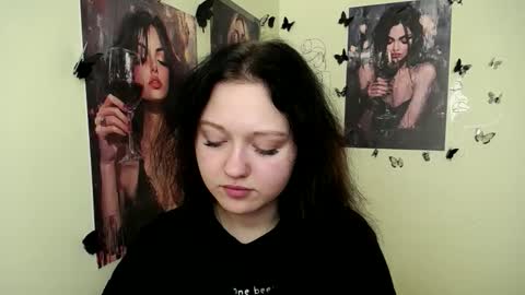 Snapshot of _foxy_lady chatting on September 2025 06:03:01 AM Alice online show from September 2025 06:03:01 AM