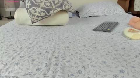 Snapshot of _fullmoon chatting on December 2025 08:15:01 PM fullmoon online show from December 2025 08:15:01 PM