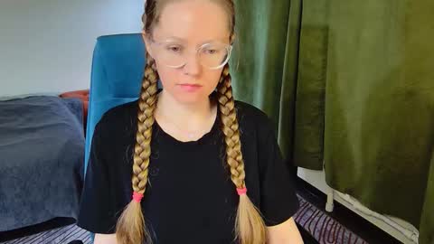 Snapshot of _goldilocks__ chatting on November 2025 04:45:02 PM _goldilocks__ online show from November 2025 04:45:02 PM