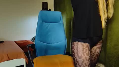 Snapshot of _goldilocks__ chatting on November 2025 12:38:01 PM _goldilocks__ online show from November 2025 12:38:01 PM