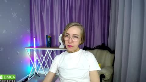 _greybunny_ online show from October 2025 11:43:02 AM