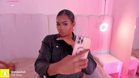 Snapshot of _huge_boobs_ebony chatting on December 2025 07:29:02 PM Darlis online show from December 2025 07:29:02 PM