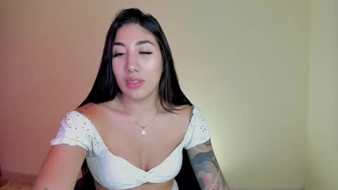 Snapshot of _isabella99_ chatting on November 2025 10:41:01 PM Isabella online show from November 2025 10:41:01 PM