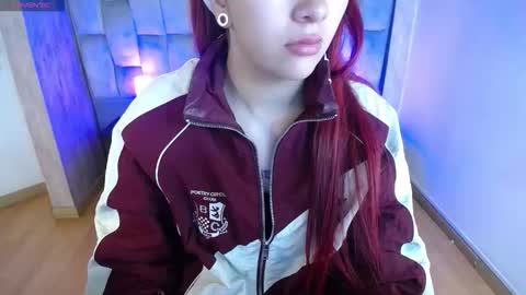 Mia online show from September 2025 01:05:02 PM