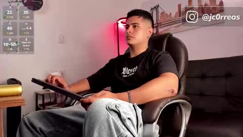 _juanes__ online show from November 2025 08:43:01 PM