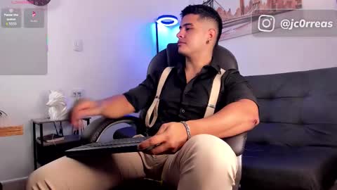 _juanes__ online show from November 2025 09:28:01 PM