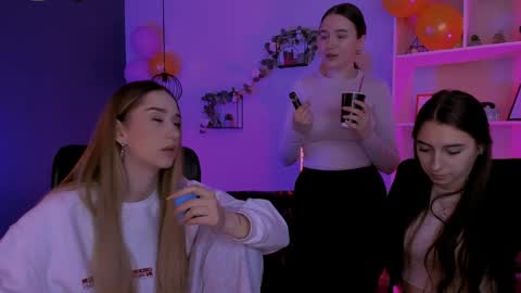 _kellykitten_ online show from April 2026 08:15:01 AM