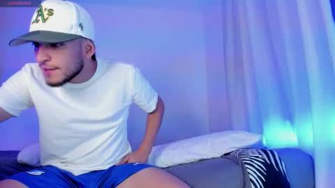 Snapshot of _kevin_xxx chatting on December 2025 06:23:01 AM online show from December 2025 06:23:01 AM