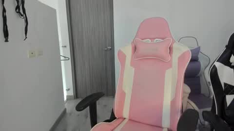 khloe sweet online show from November 2025 07:56:02 PM