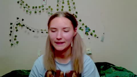 _kikiclark_ online show from November 2025 08:52:02 PM