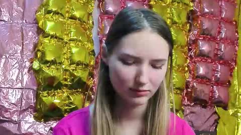 _kikiclark_ online show from March 2026 05:17:01 PM