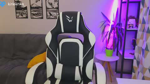 Snapshot of _kirieshka chatting on December 2024 02:15:01 PM Molly Emily online show from December 2024 02:15:01 PM