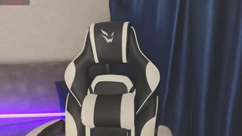 Snapshot of _kirieshka chatting on September 2025 05:34:02 PM Molly Emily online show from September 2025 05:34:02 PM