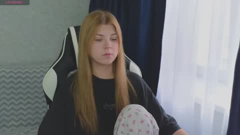 Snapshot of _kirieshka chatting on September 2025 12:54:01 PM Molly Emily online show from September 2025 12:54:01 PM