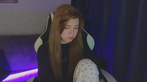 Snapshot of _kirieshka chatting on September 2025 02:33:02 PM Molly Emily online show from September 2025 02:33:02 PM