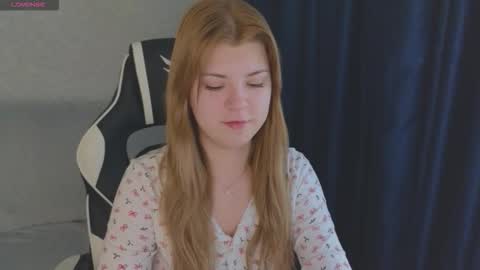 Snapshot of _kirieshka chatting on October 2025 04:34:01 AM Molly Emily online show from October 2025 04:34:01 AM