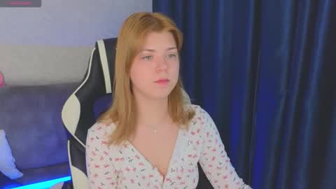 Snapshot of _kirieshka chatting on November 2025 06:23:02 AM Molly Emily online show from November 2025 06:23:02 AM