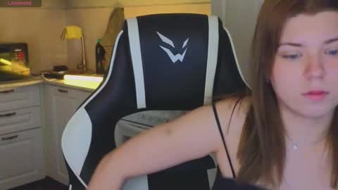 Snapshot of _kirieshka chatting on November 2025 07:46:02 AM Molly Emily online show from November 2025 07:46:02 AM