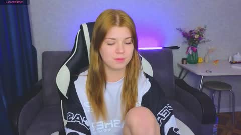 Snapshot of _kirieshka chatting on November 2025 06:10:01 PM Molly Emily online show from November 2025 06:10:01 PM