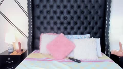 _krystal_cambell online show from November 2025 08:30:01 PM